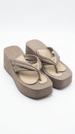GUESS Women's Platform Thong Sandals - Taupe