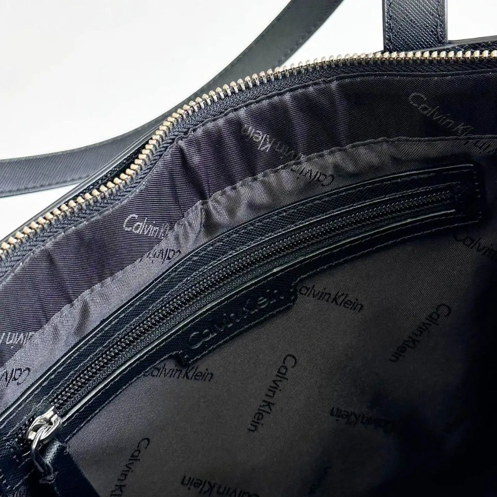 Calvin Klein Women's SIGNATURE TOTE CB94