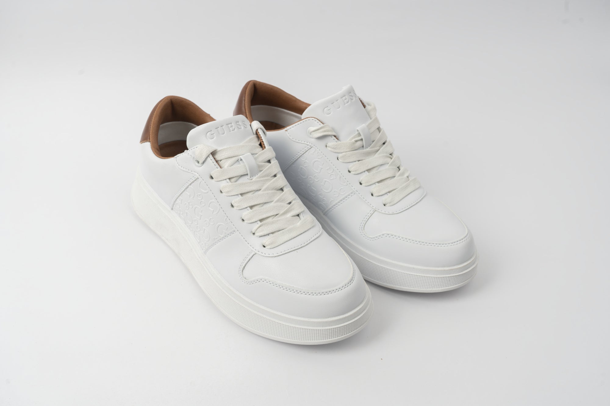 GUESS Men's WALEEK-R Sneakers-WHT