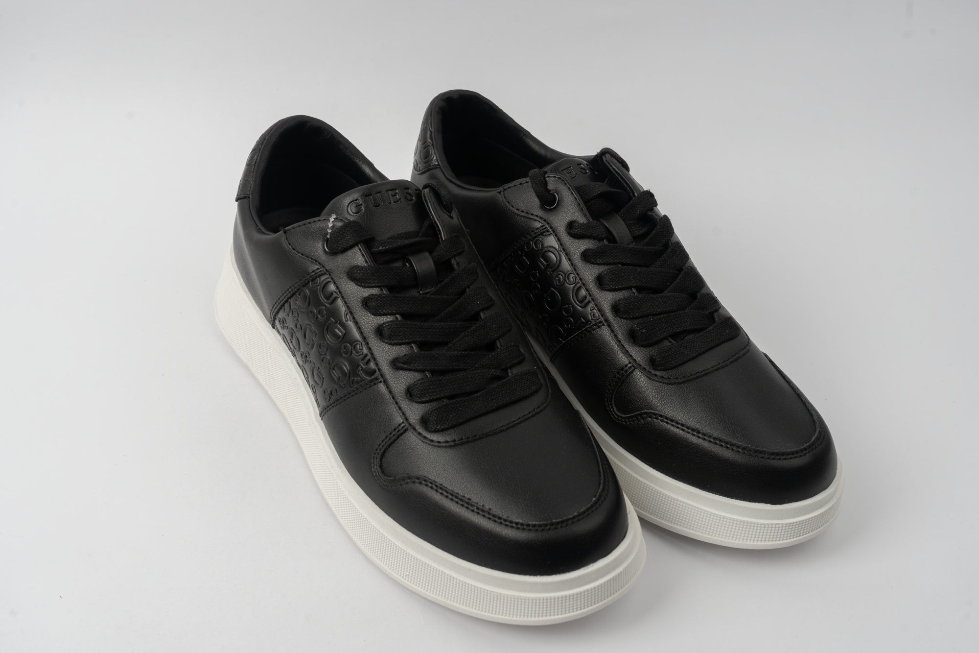 GUESS Men's WALEEK-R Sneaker