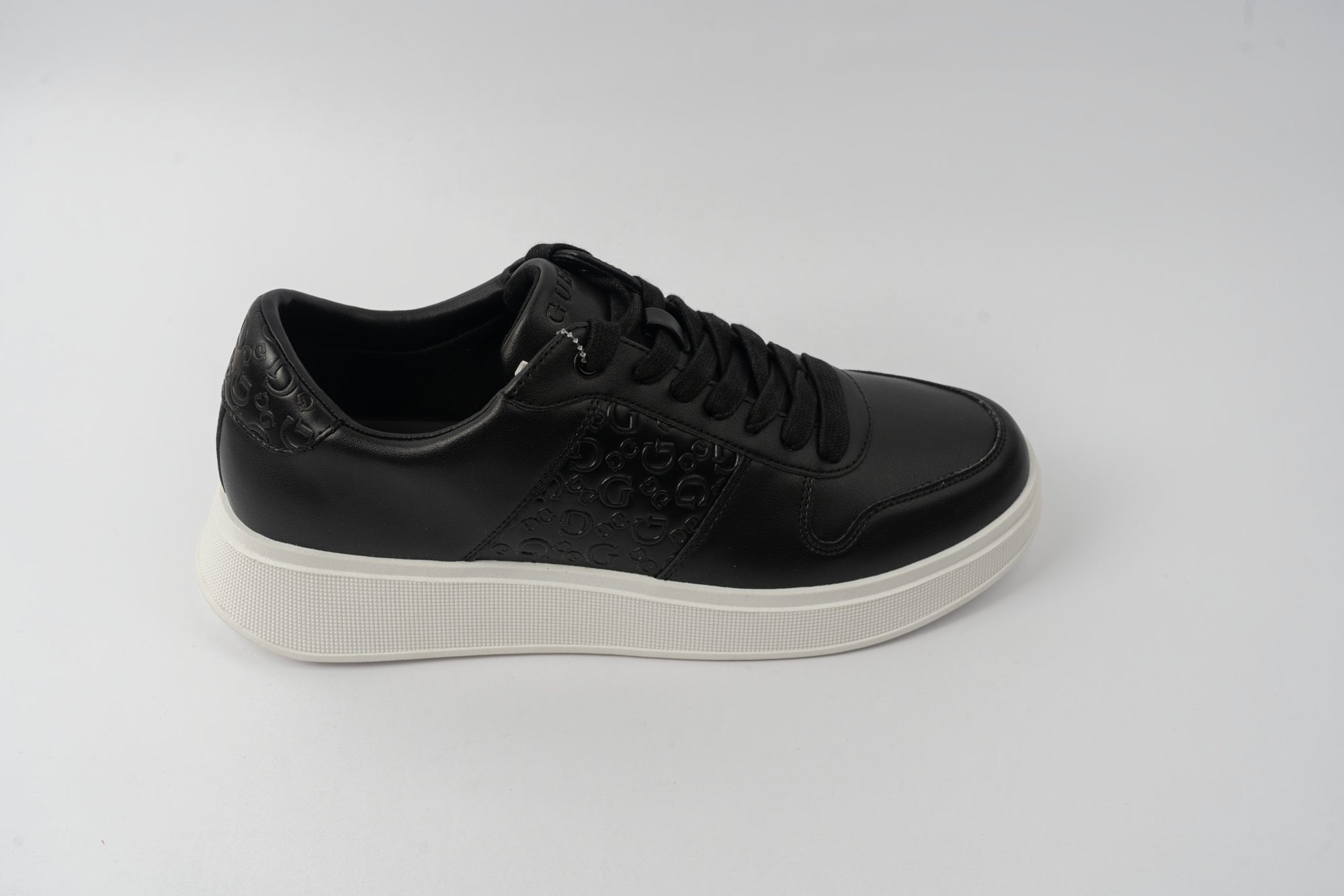 GUESS Men's WALEEK-R Sneaker