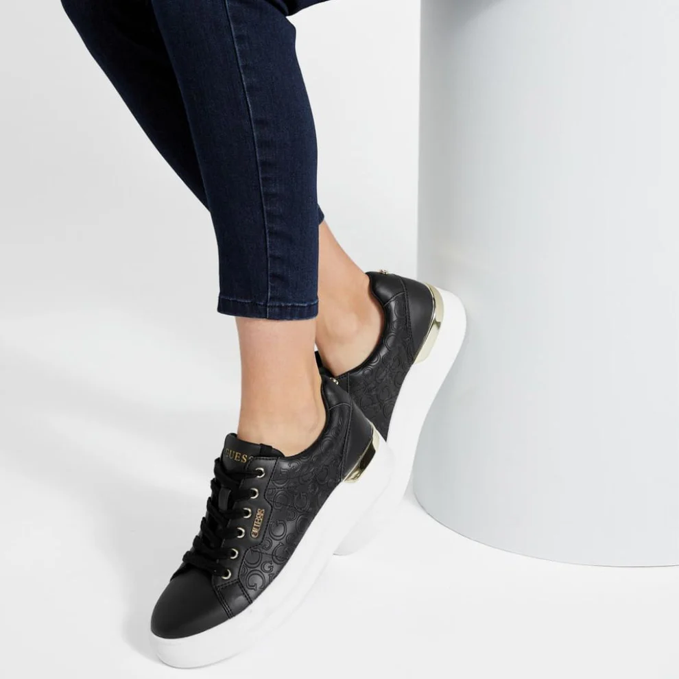 guess-onna-low-top-logo-sneakers-women-blk-shoes-jlood-499
