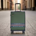 ⁦Tommy Hilfiger Lewiston 3-Piece Soft Luggage Set - GREEN⁩ - الصورة ⁦5⁩