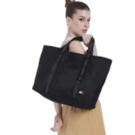 ⁦TOMMY HILFIGER Solid Handheld-Handbag-BLACK-TB49⁩ - الصورة ⁦2⁩