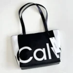 ⁦Calvin Klein Women's SIGNATURE TOTE CB94⁩ - الصورة ⁦2⁩